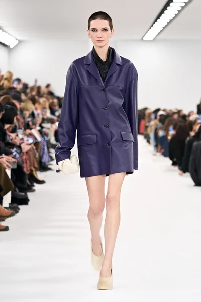 Look 10